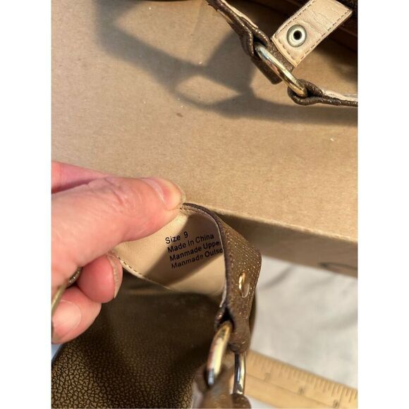 Volatile sandals size 9 shiny buckle - Picture 5 of 10